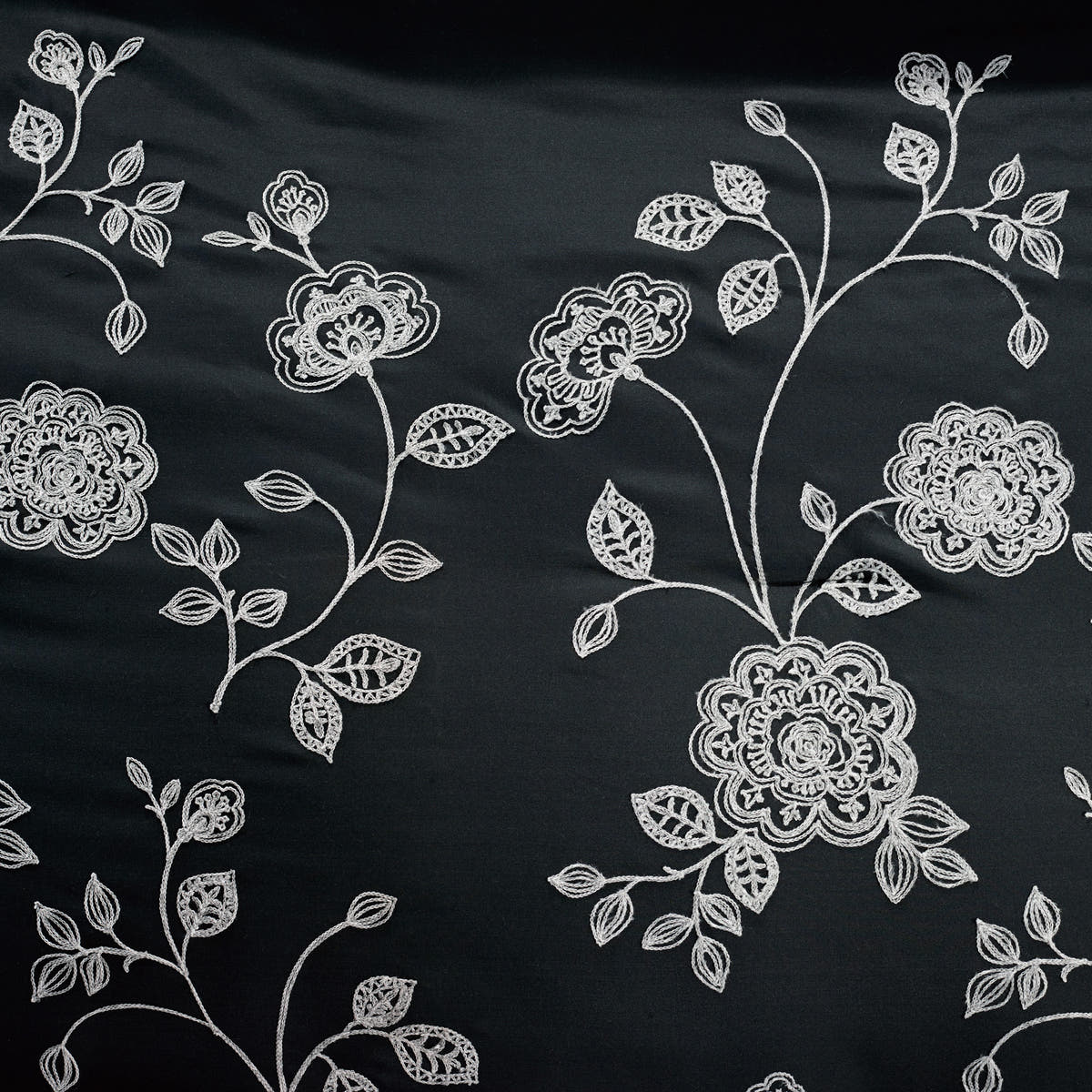 Alternate view of the 7-Piece Elegant Black and White Floral Embroidered Comforter Set