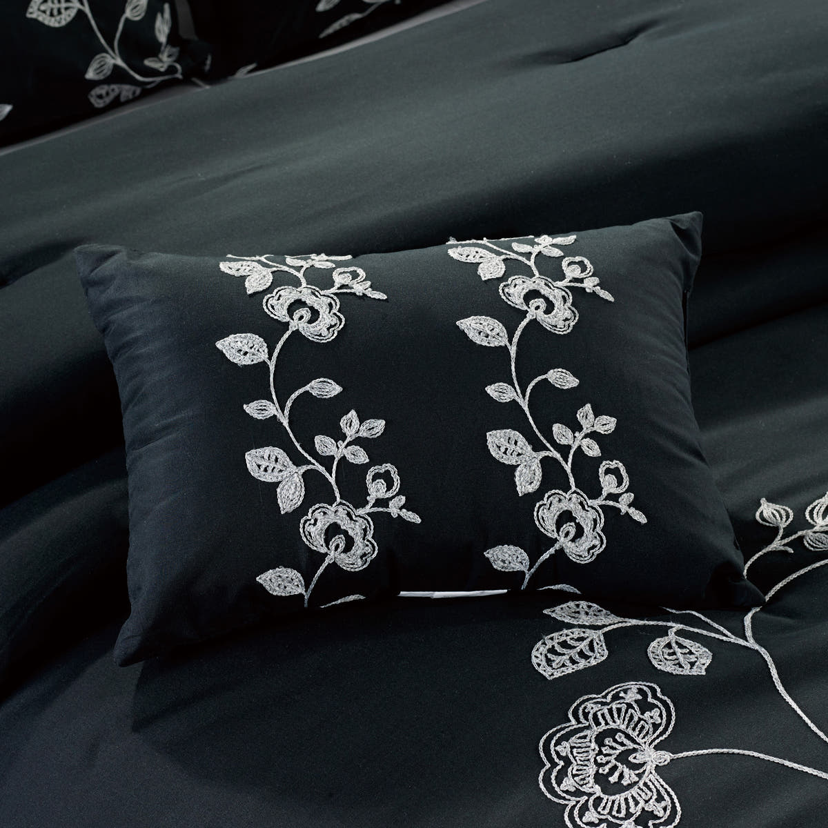 Alternate view of the 7-Piece Elegant Black and White Floral Embroidered Comforter Set