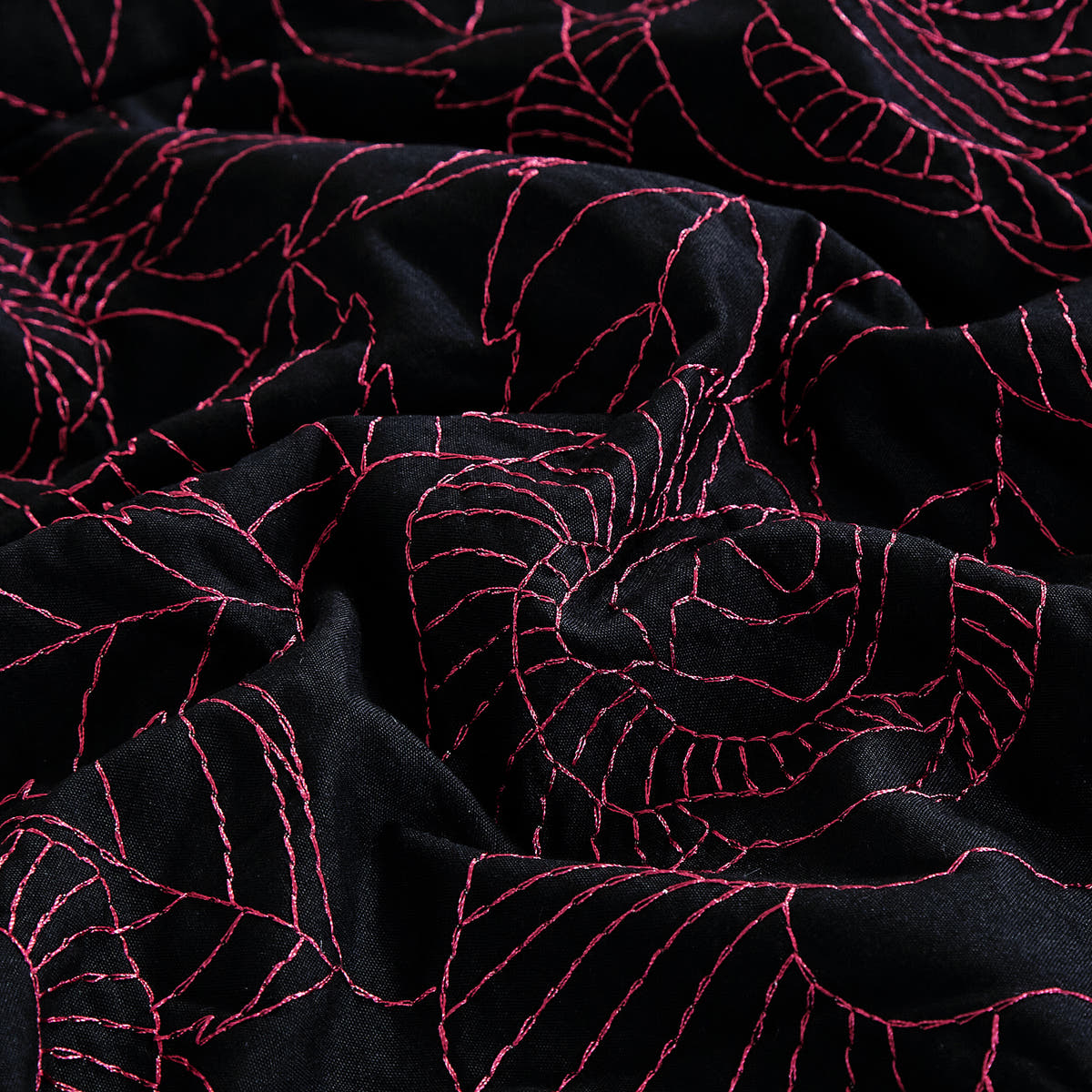 Black & Burgundy Floral 6-Piece Comforter Set detail 2